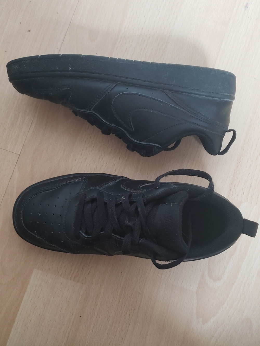 Nike Borough All Black Low Top Sneakers Size 5.5